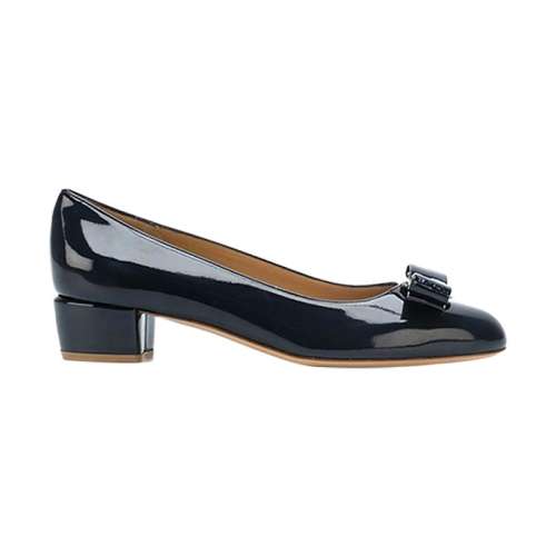 ɫ 36 Ferragamoǳڴָ߸Ь6140Ԫ