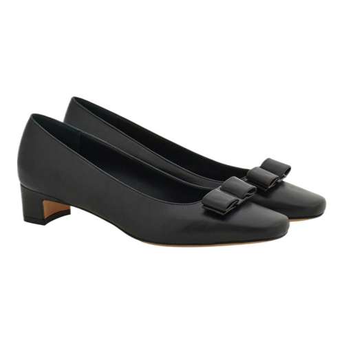 ɫ 5.5 FERRAGAMOĽŮʿ־Ժ߸Ь7060Ԫ