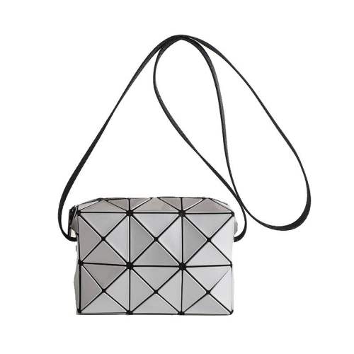 ��ҡ���Logo�� ��լ�ļ�һ���¿�б�������С����Ů�����������ֻ������µ���