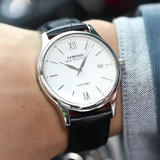 蓝宝石玻璃镜面商务休闲简约正装复古时尚真皮带防水手表石英男表 239元