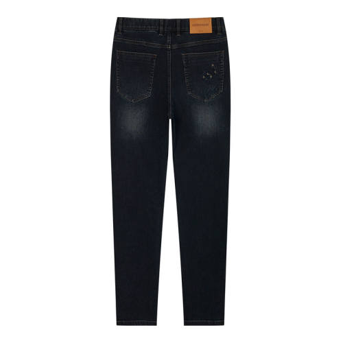 ��������� 30 ���������ﶬ��Ʒţ�п���ʿӢ��������ɫ΢������ٴ��и������� 792.2Ԫ��2��(��396.1Ԫ/��)