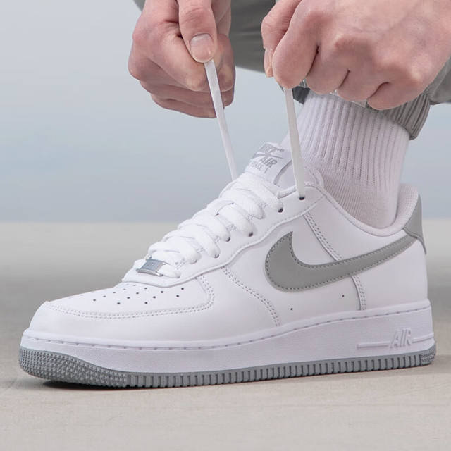 NIKE 耐克 Air Force 1 '07 Wb Af1 男子运动板鞋 FJ4161-100