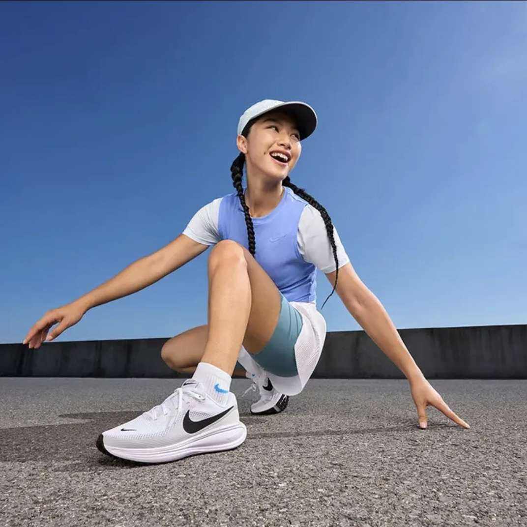 ͿŮ͸רҵܲЬ·NIKE REVOLUTION 8 HJ8485 102//׽ɫ 40.5 269Ԫ